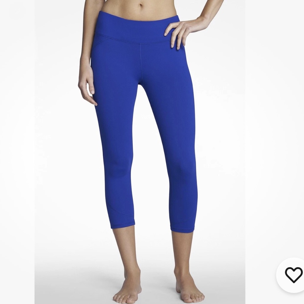 Fabletics Lima Capri‎ Blue Solid Leggings Crop. Size 32